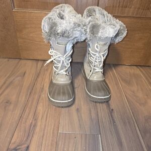 NWOT Girl's London Fog Winter Snow Boots -Faux Fur Liner -Gray -Size 2-Insulated